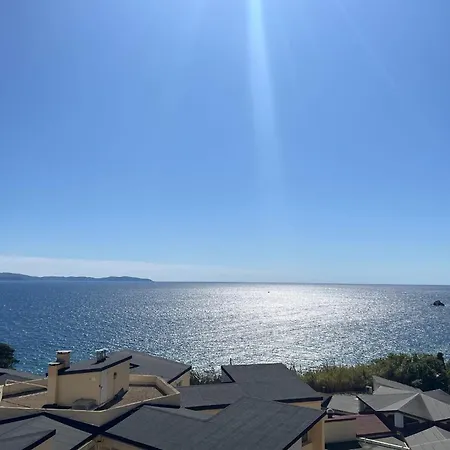 With Panoramic Sea View Apartmán *